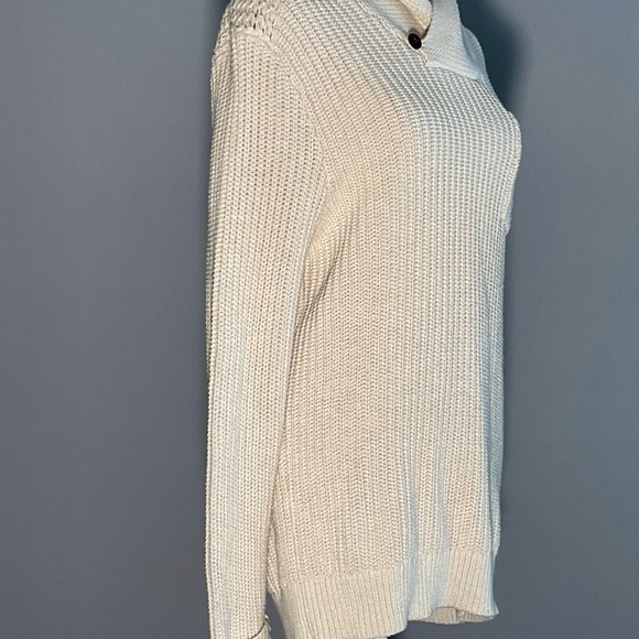 Banana Republic Men’s Ivory Knit Sweater with Brown Buttons and Turn Down Collar - Picture 10 of 15